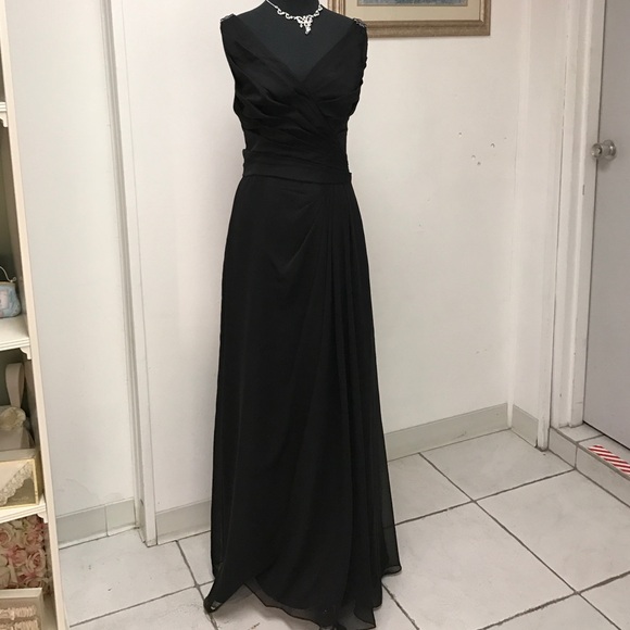 Back Gown - Picture 2 of 4